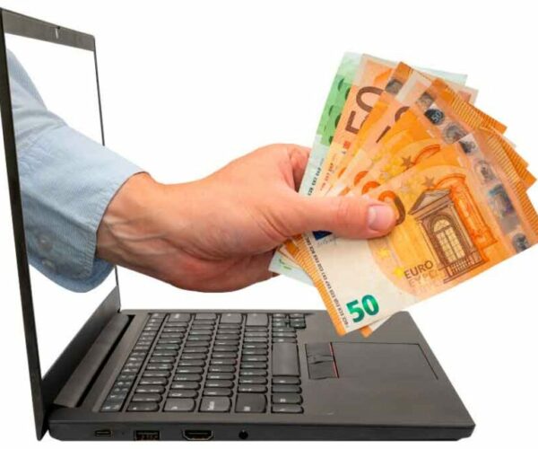 Kit digital: 1.000 euros de aumento para la adquisición de un equipo informático.